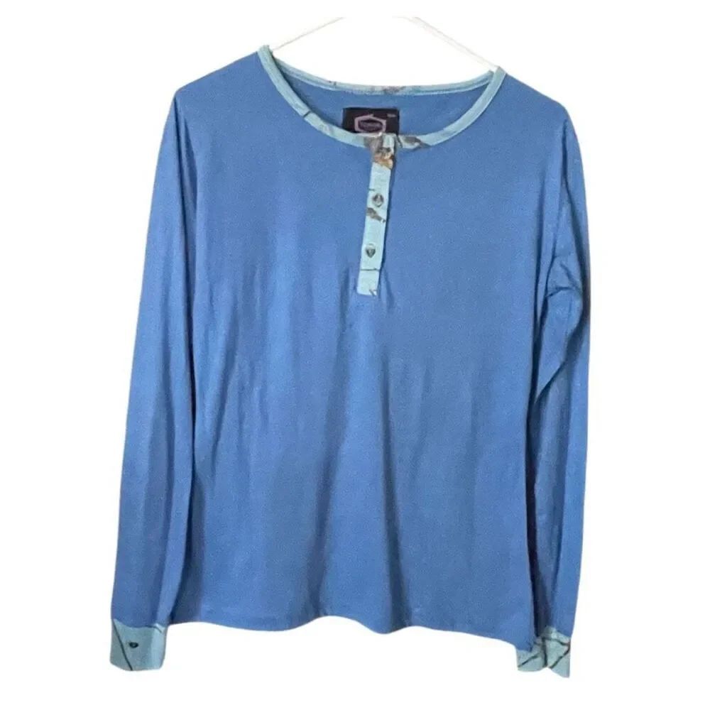 Yukon Gear size M Henley styled top. Blue cameo trim print